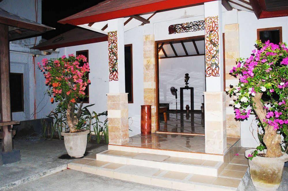 Lombok Beach Villa Mangsit Exterior photo