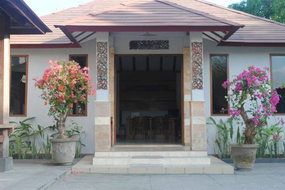 Lombok Beach Villa Mangsit Exterior photo