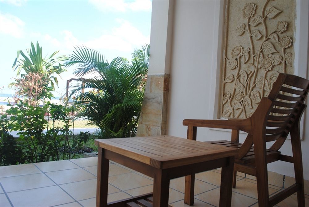Lombok Beach Villa Mangsit Exterior photo
